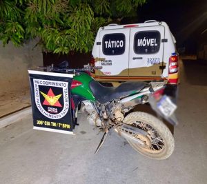 Moto furtada em Ara&uacute;jos &eacute; recuperada pela PM em Bom Despacho