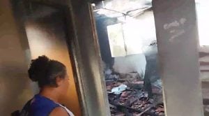 Vídeo: Fogo destrói casa em Cajuru e bíblia não se queima