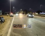 Mulher fica ferida em acidente de moto na BR-494 em Divinópolis