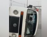 Acidente entre carro e Kombi deixa pessoa ferida na MG-010, em BH