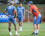 Com a volta de Walace, Diniz comanda o primeiro treino na Toca da Raposa.