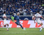 Cruzeiro perde a primeira no Mineirão no Brasileirão e a pressão sobre Seabra aumenta.