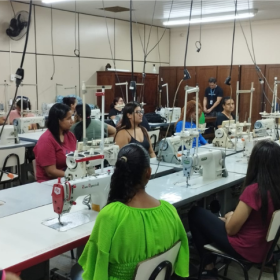 Divinópolis: Curso gratuito de operação em máquina industrial