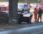 Homem morre após carro bater em pilastra no Anel Rodoviário de BH