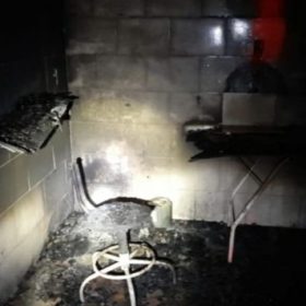 Bombeiros combatem incêndio em salão de beleza em Lagoa da Prata