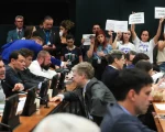 Projeto que concede anistia a participantes do 8/1 avança na Câmara