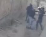 Vídeo: Mulher é assaltada e agredida em beco na Grande BH