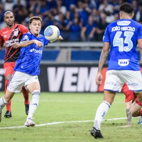 Raposa na gangorra entre o Brasileir&atilde;o e a Sula. Athletico-Pr x Cruzeiro. A Minas FM transmite.