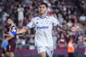 Com gol de Kaio Jorge, Cruzeiro vence Lan&uacute;s e se classifica para final da Copa Sul-Americana