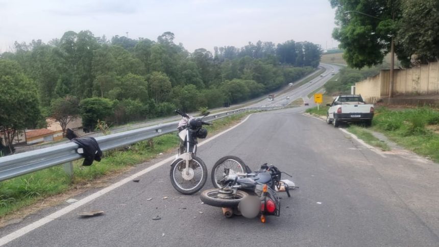 Acidente entre duas motos deixa feridos na MG-050, em Divin&oacute;polis