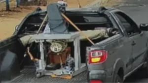Perdig&atilde;o: Bandidos roubam pick-up e m&aacute;quina de cal&ccedil;ado