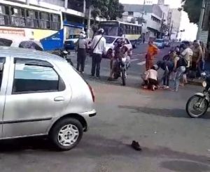 Homem &eacute; atropelado por moto no Centro de Divin&oacute;polis