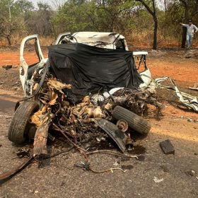 Homem morre em acidente entre carro e caminh&atilde;o na MG-420 em Pomp&eacute;u