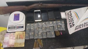 Casa das drogas: PM desmonta ponto de tr&aacute;fico e prende suspeitos em Formiga