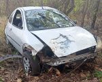 Acidente deixa carro em meio a árvores na MG-431 em Itaúna
