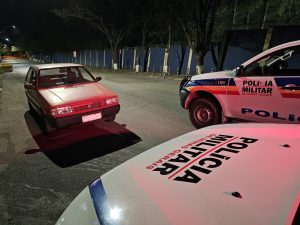 Divinópolis: dois suspeitos são presos no bairro Porto Velho com carro furtado