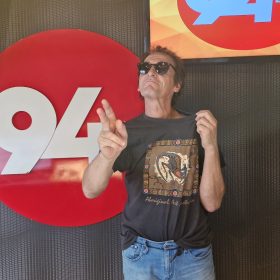 Palco Autoral 94LIVE: Conhe&ccedil;a a trajet&oacute;ria musical de Carvalho Voador