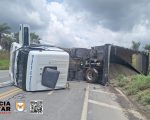 Caminhão tomba e deixa motorista ferido na BR-354 em Formiga