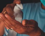 Golpistas fingem ser da Vigilância Sanitária e aplicam golpe em farmácias de Itaúna