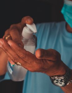 Golpistas fingem ser da Vigil&acirc;ncia Sanit&aacute;ria e aplicam golpe em farm&aacute;cias de Ita&uacute;na