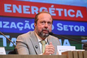 Alexandre Silveira destaca planejamento do MME e descarta retorno do Hor&aacute;rio de Ver&atilde;o em 2024