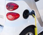 ‘Bombas-relógio’: por que carros elétricos preocupam após furacão nos EUA