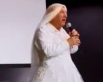Padre que atuou em Divinópolis aparece vestido de noiva e gera polêmica