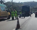 Motociclista morre após acidente com ônibus na Fernão Dias, na Grande BH