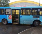 Ônibus derrapa e três pessoas ficam feridas na Grande BH