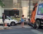 Vídeo: Motociclista ‘nasce de novo’ ao escapar ileso de acidente com caminhão de lixo na Raja