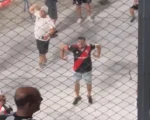 Vídeo: Torcedor do River faz gestos racistas em direção à torcida do Atlético
