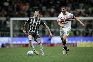Faltando uma semana para a &ldquo;Gl&oacute;ria Eterna&rdquo;, Galo tem que subir no Brasileir&atilde;o. S&atilde;o Paulo x Atl&eacute;tico. A Minas FM transmite.