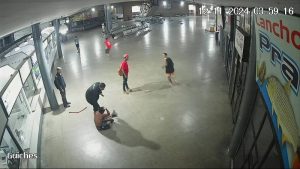 Homens brigam no Terminal Rodovi&aacute;rio de Divin&oacute;polis e s&atilde;o contidos por vigilante