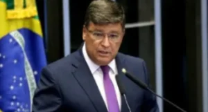 Carlos Viana retorna ao mandato de senador da Rep&uacute;blica