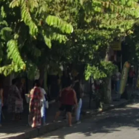 Divinópolis: PM procura acusado de tentativa de estupro em ponto de ônibus na rua Goiás