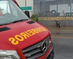 Formiga: Pista molhada causa acidente e deixa motociclista ferido