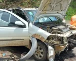 VÍDEOS: Caminhonete cai em ribanceira na MG-050 e condutora fica ferida