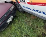 Divinópolis: Homem agride mulher em assalto, tenta atropelar PMs e é preso