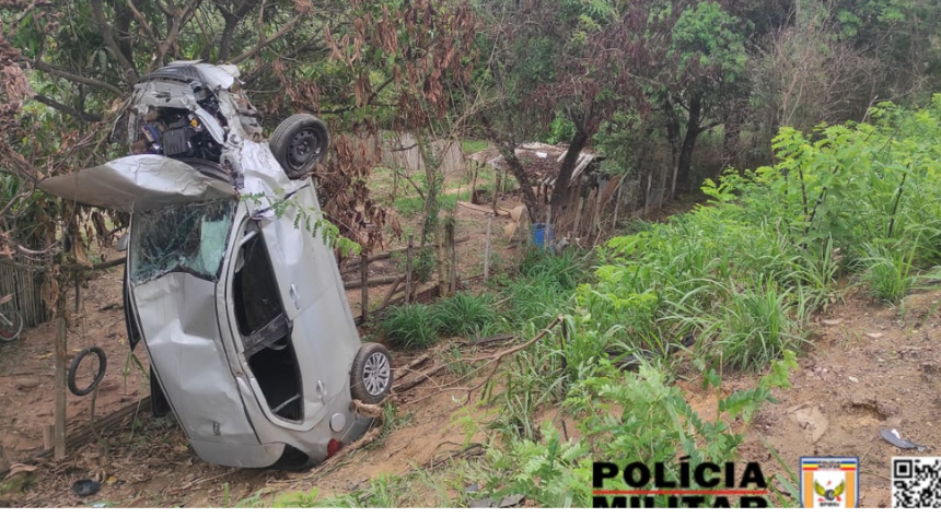 Colisão na MG-050 em Itaúna deixa três feridos leves. Acidente envolveu dois veículos e foi causado por falta de atenção. Vítimas foram socorridas.