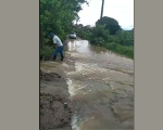 Forte chuva causa alagamento em estrada de Divinópolis