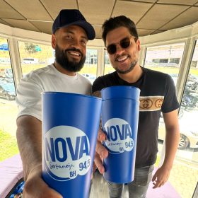 Fred e Fabrício animam o Estúdio de Vidro da Rádio Nova Sertaneja BH 94.5 com show exclusivo