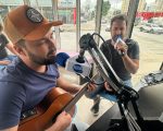 Cristiano e Raphael encantam fãs no Estúdio de Vidro da Rádio Nova Sertaneja em BH