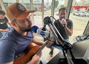 Cristiano e Raphael encantam f&atilde;s no Est&uacute;dio de Vidro da R&aacute;dio Nova Sertaneja em BH