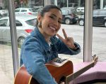 Cantora Amanda Alves encanta fãs no Estúdio de Vidro da Rádio Nova Sertaneja BH 94.5