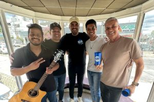 Dupla Beto & Breno agita o Est&uacute;dio de Vidro da R&aacute;dio Nova Sertaneja BH 94.5 com nova m&uacute;sica &ldquo;Vida Bagun&ccedil;ada&rdquo;