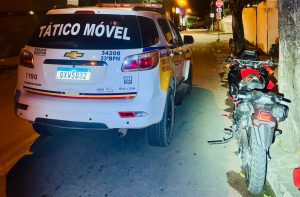 Jovem com diversa ficha criminal &eacute; preso com moto furtada em Divin&oacute;polis