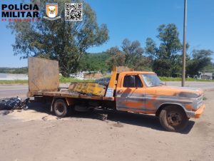 Motociclista fica em estado grave ao atingir caminh&atilde;o na MG-431 em Ita&uacute;na