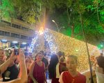 Acender de Luzes e visitação à Casinha do Papai Noel celebram o Natal em Divinópolis
