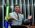 Carlos Viana volta ao mandato de senador