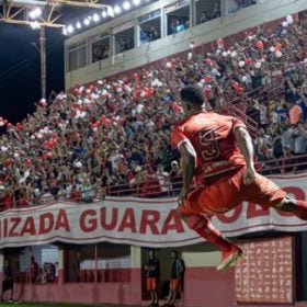 Guarani de Divin&oacute;polis avan&ccedil;a para as semifinais do Mineiro
